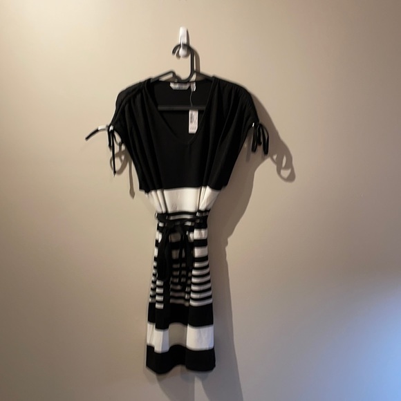 La Vie En Rose bathing suit cover up. Black and white, size small. New with Tags - Picture 1 of 6